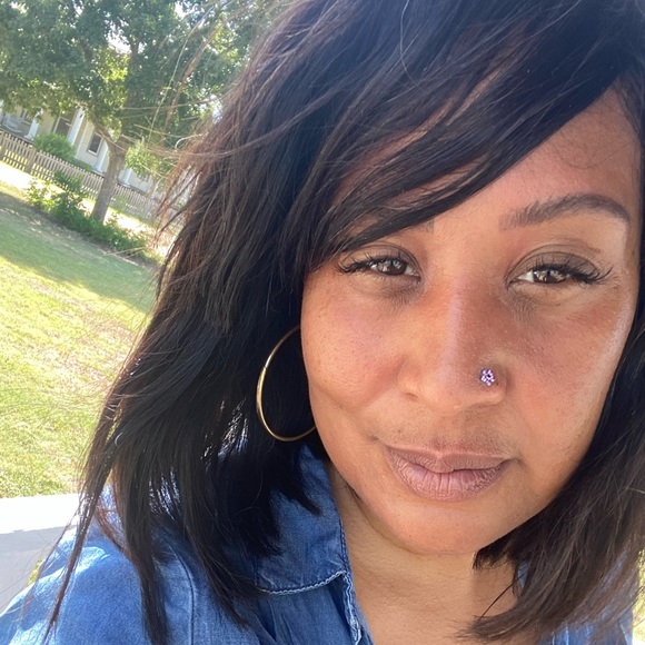 Meet your Posher, Maya - Picture 1 of 2